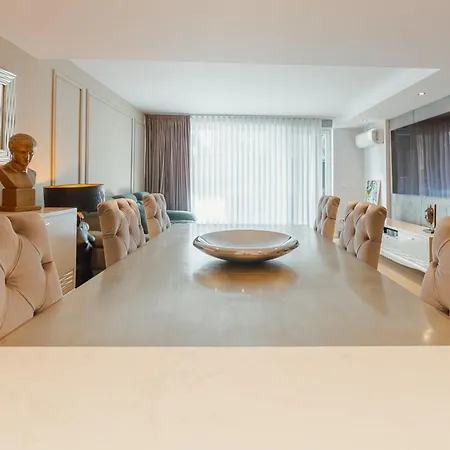 Luxury House By Hosty
